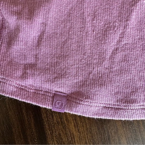Lululemon Hold Tight Cropped T-Shirt
Velvet Dust - Picture 5 of 10